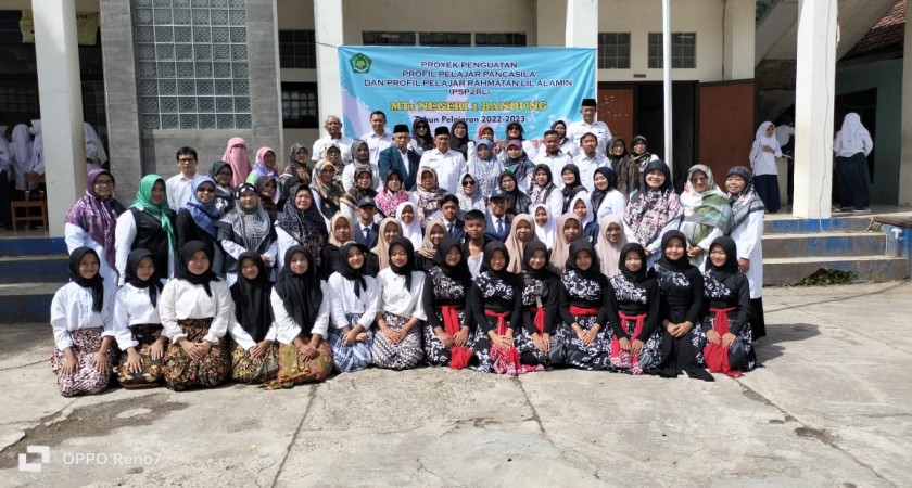 Pelajar SMA di Kota Bengkulu Menyampaikan Presentasi Lomba Cipta Sains dan Teknologi Tingkat Nasional